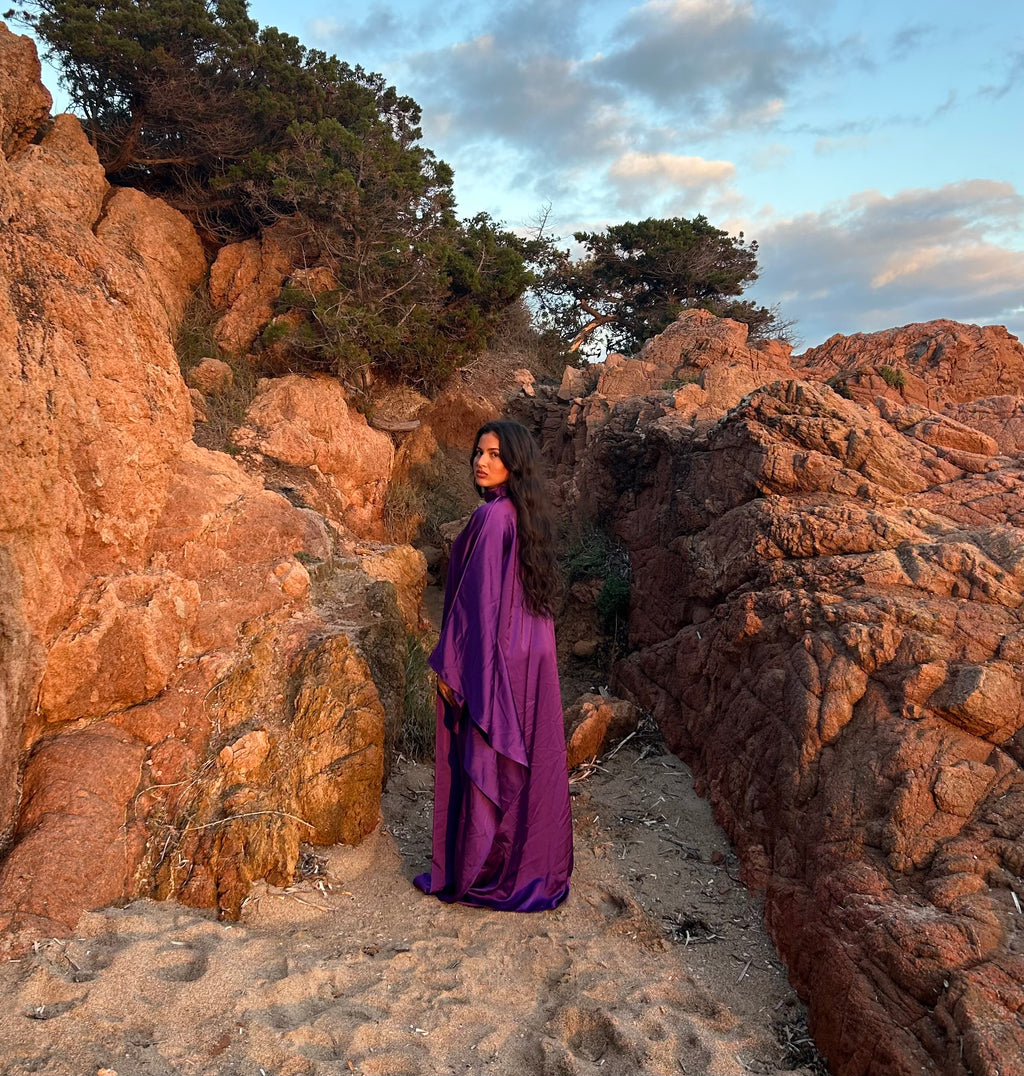 HARPER - Robe longue en satin à manches papillon - Violet