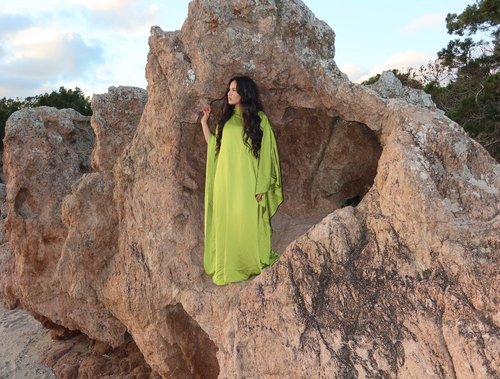 HARPER - Robe longue en satin à manches papillon - Olive